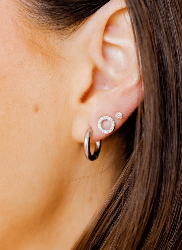 Huggie Earrings | Scarlett Hoop Silver 12MM | LINNY CO - Grayce's Boutique