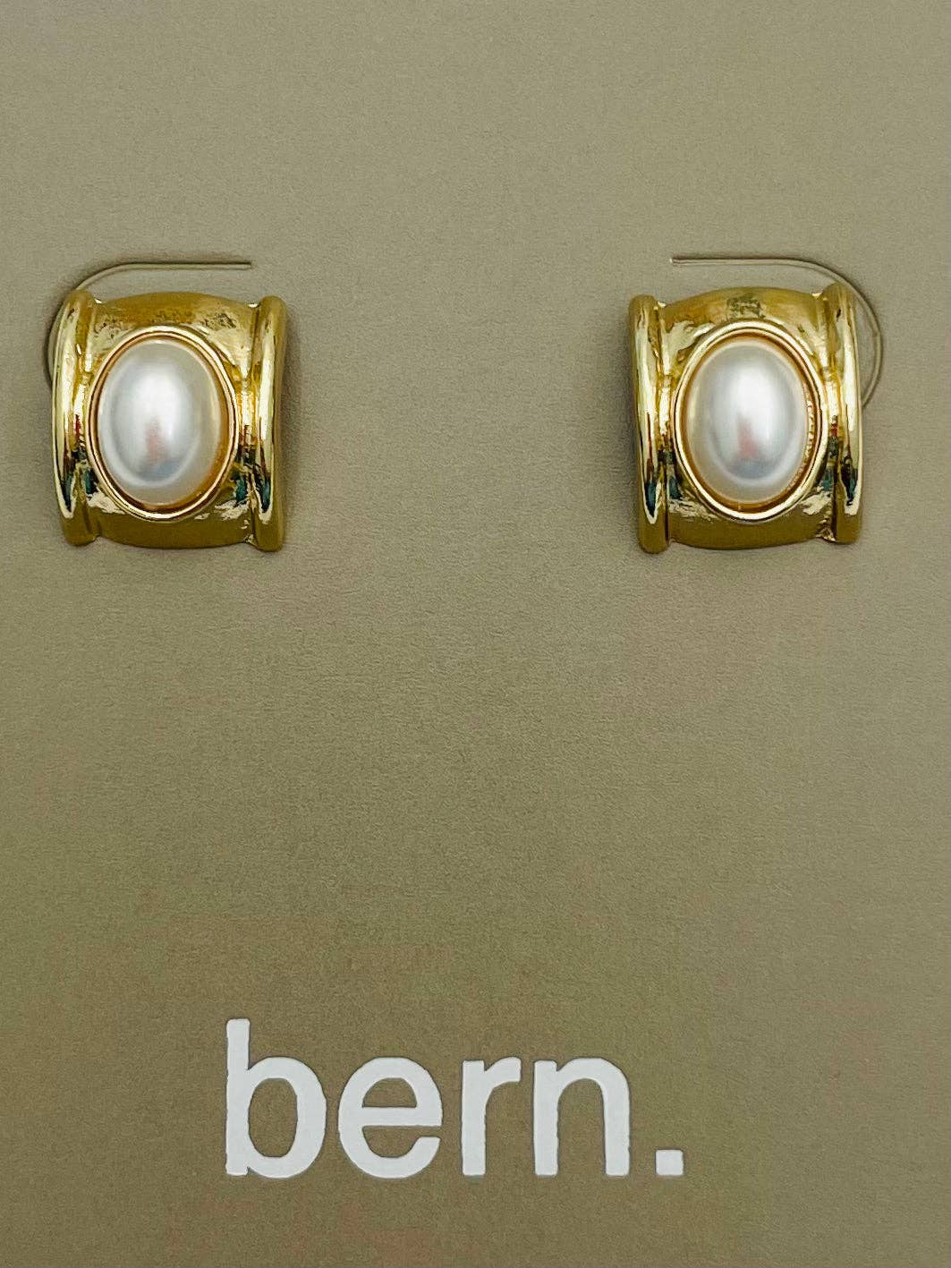 MINI - Egyptian Pearl Stud - MainStreet Clothing Co.