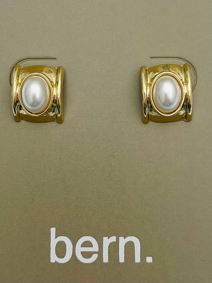 MINI - Egyptian Pearl Stud - MainStreet Clothing Co.