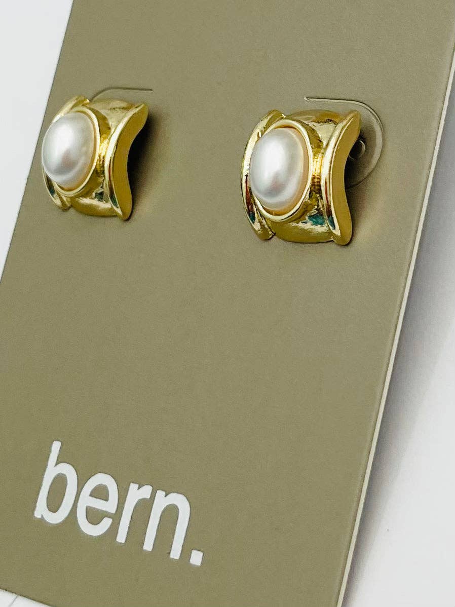 MINI - Egyptian Pearl Stud - MainStreet Clothing Co.